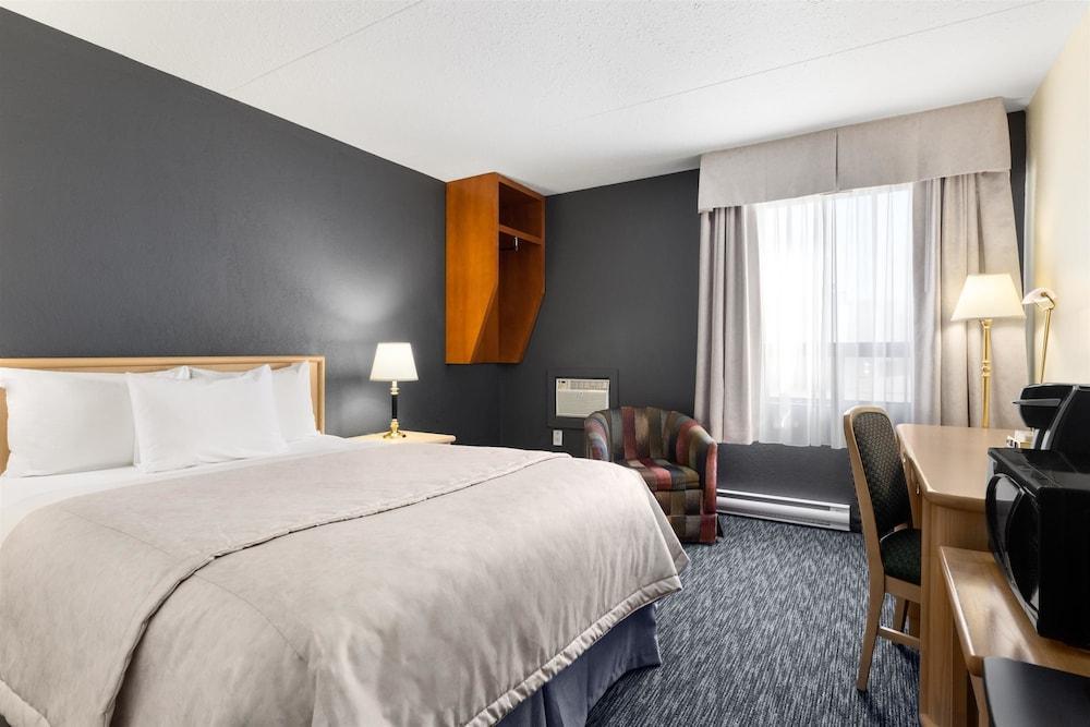 Travelodge By Wyndham Edmonton West Экстерьер фото