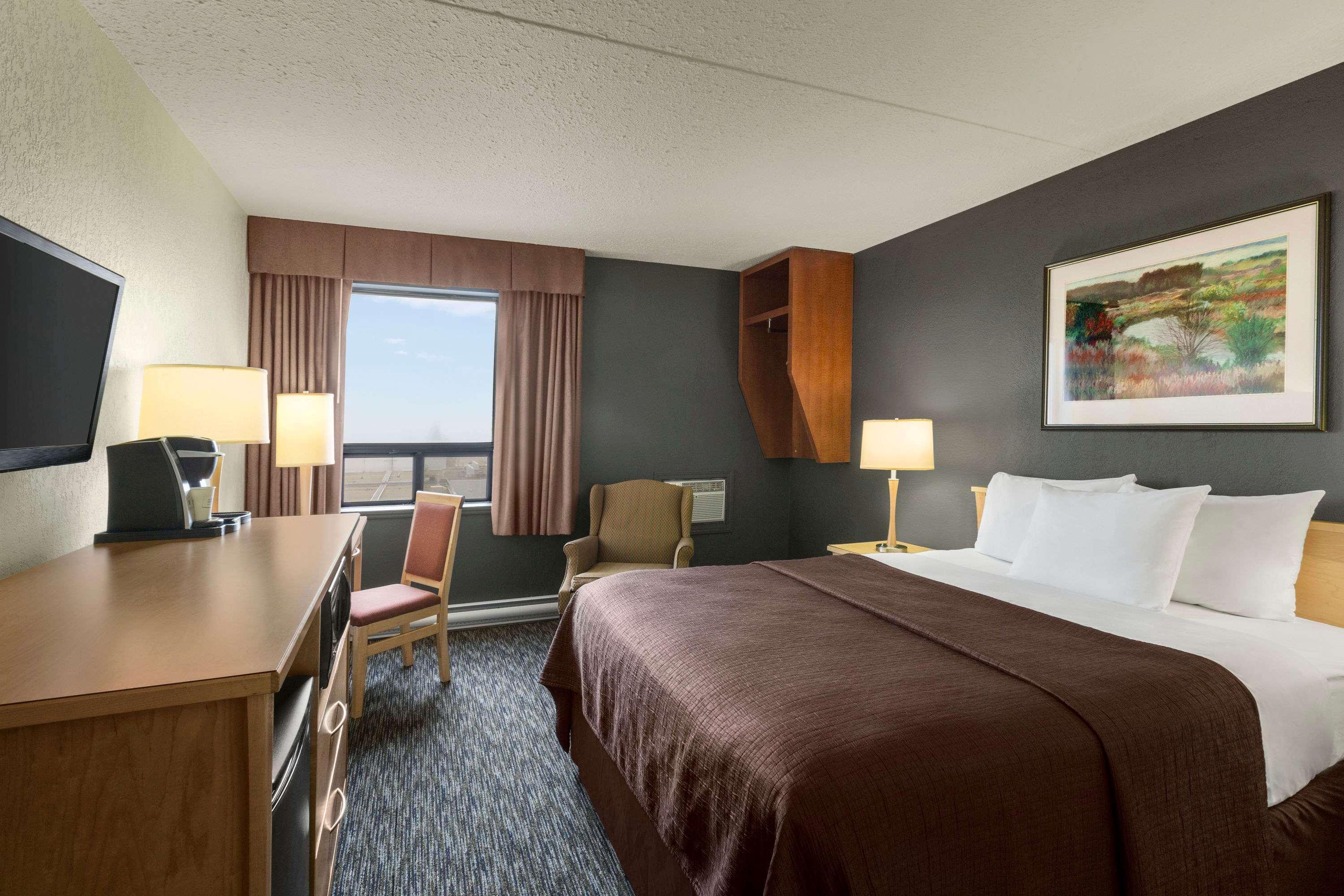 Travelodge By Wyndham Edmonton West Экстерьер фото